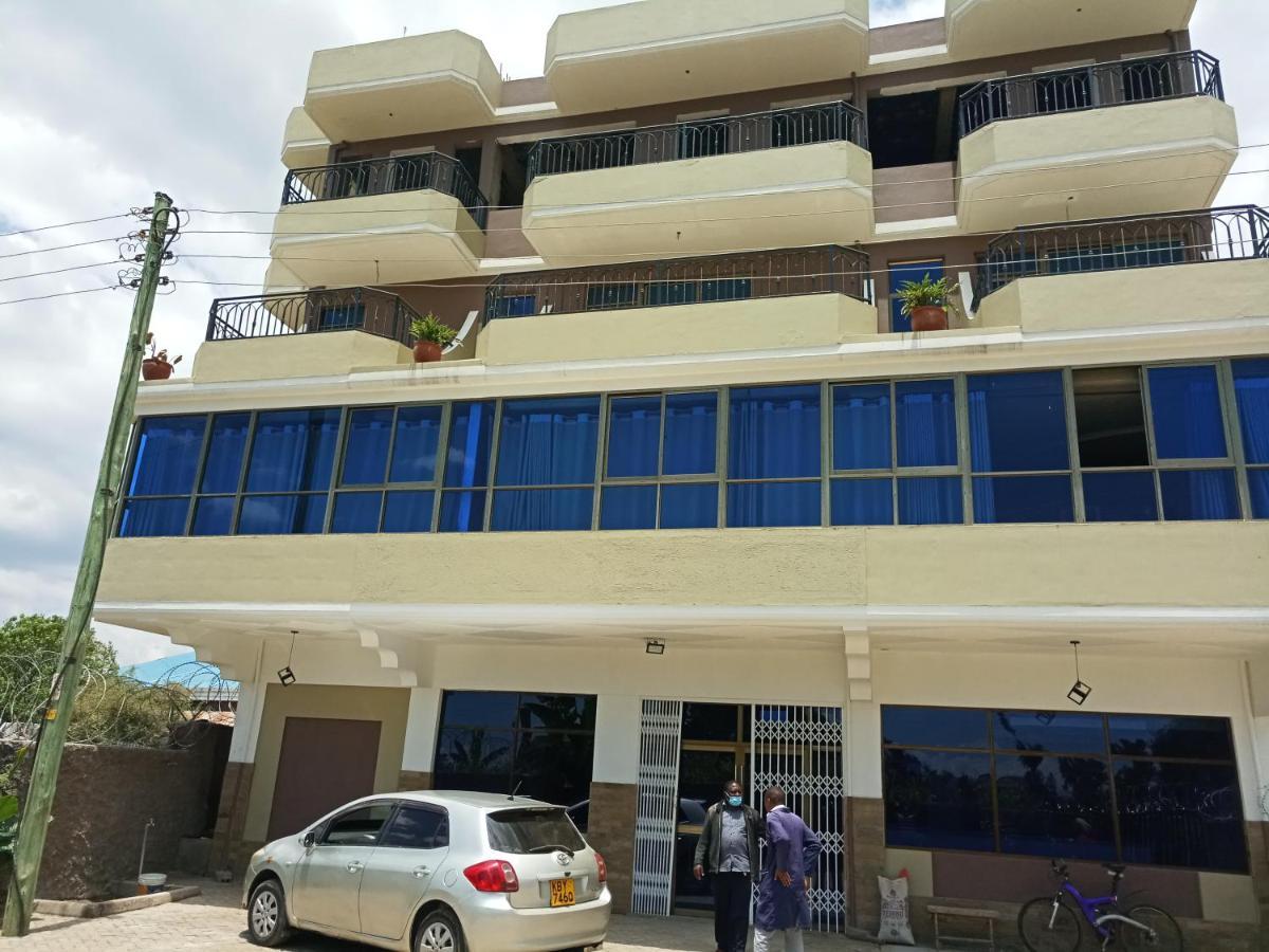 Hotel Taji نانيوكي المظهر الخارجي الصورة
